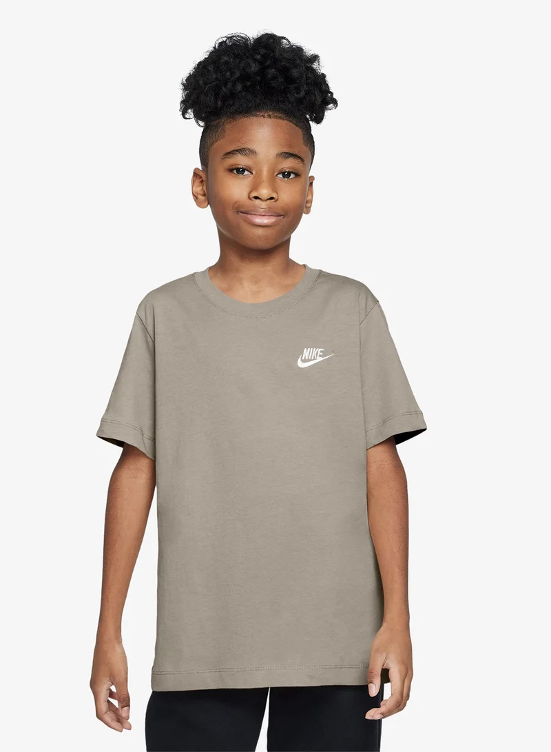 Nike Youth Nsw Embroidered Futura T-Shirt